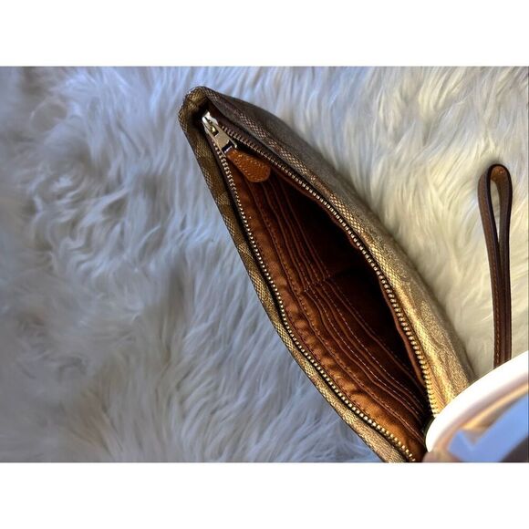 Coach Large Wristlet Clutch Top Zip Brown $125 signature C used - Picture 5 of 9